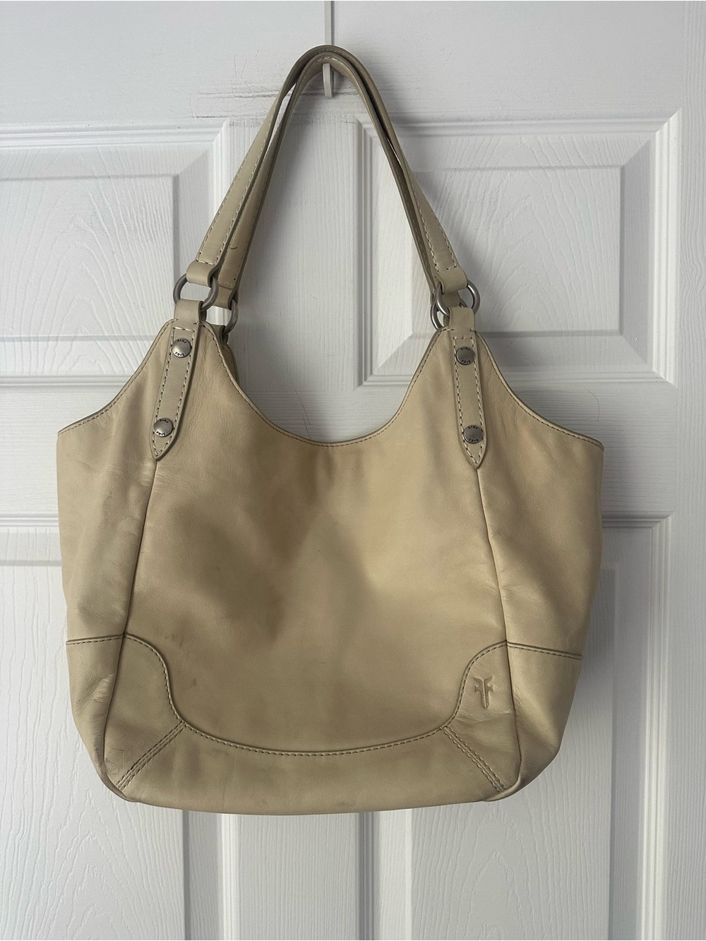 The Frye Company Leather Shoulder Hobo Bag / Tote – Off-White / Cream Tan